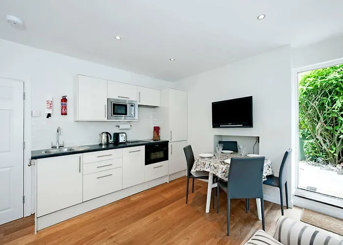 The Apartment, 24 West End Terrace, Winchester